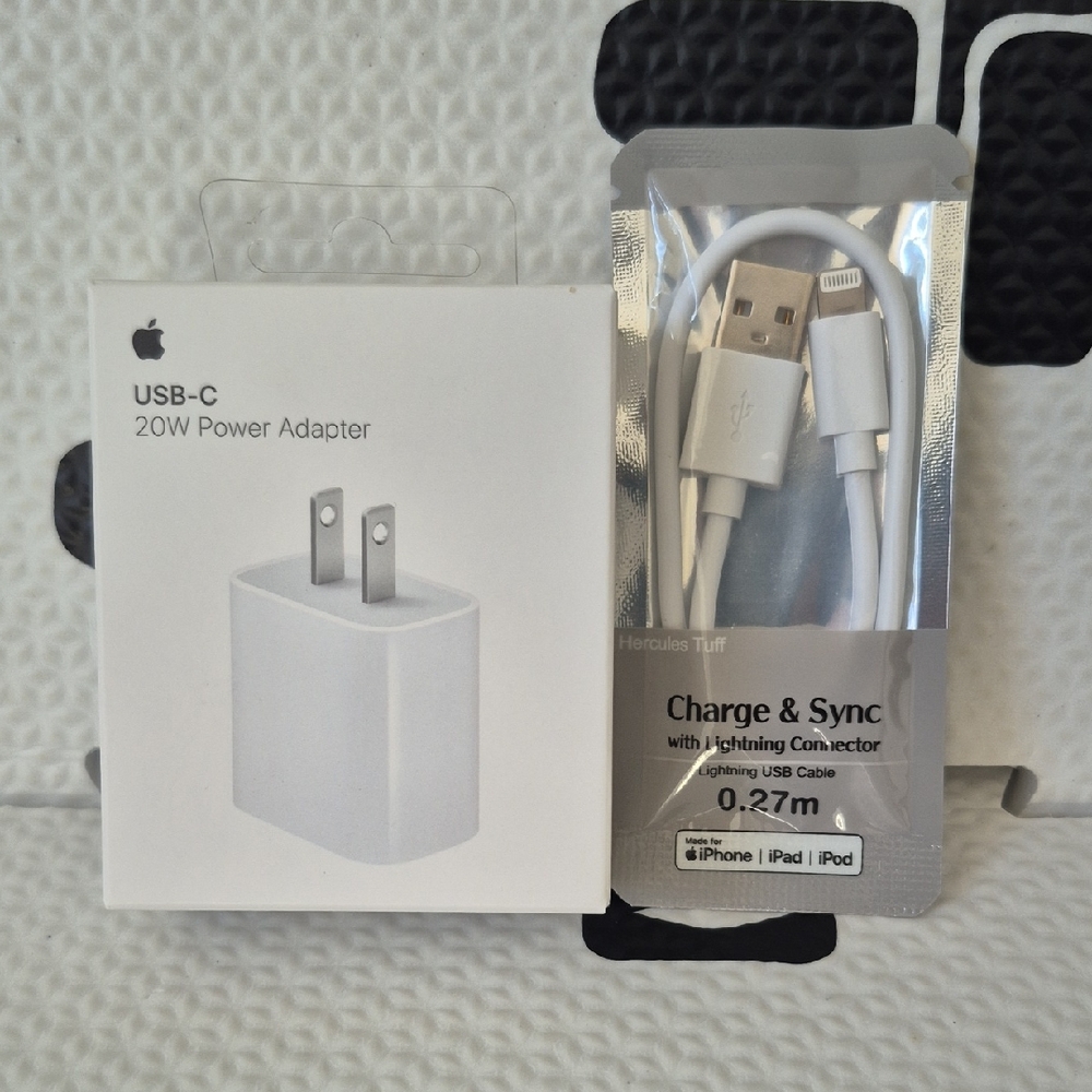 NWOT - Apple White USB-C 20W Power Adapter and Lightning Cable